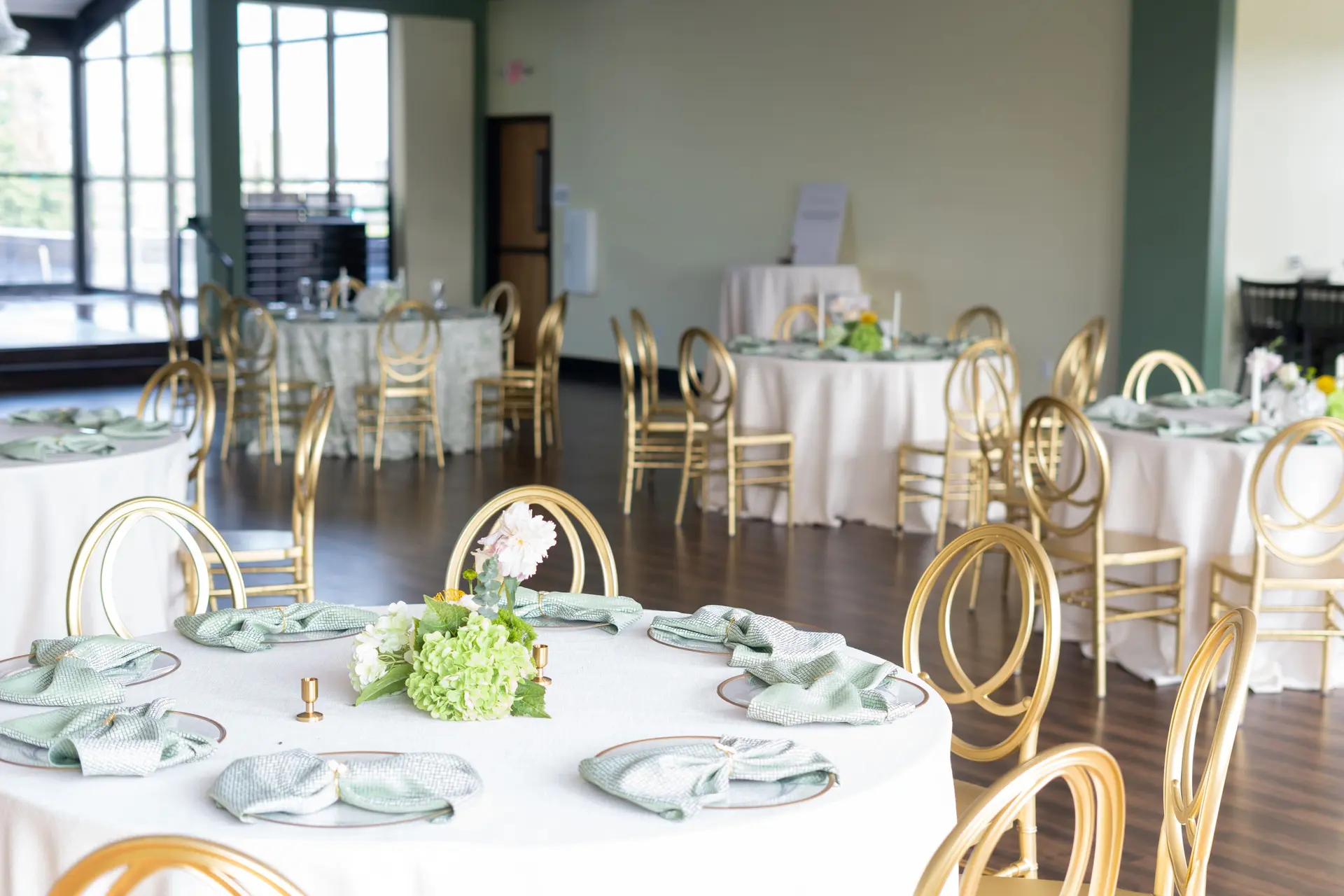 Why Choose the Green House Grove Room?